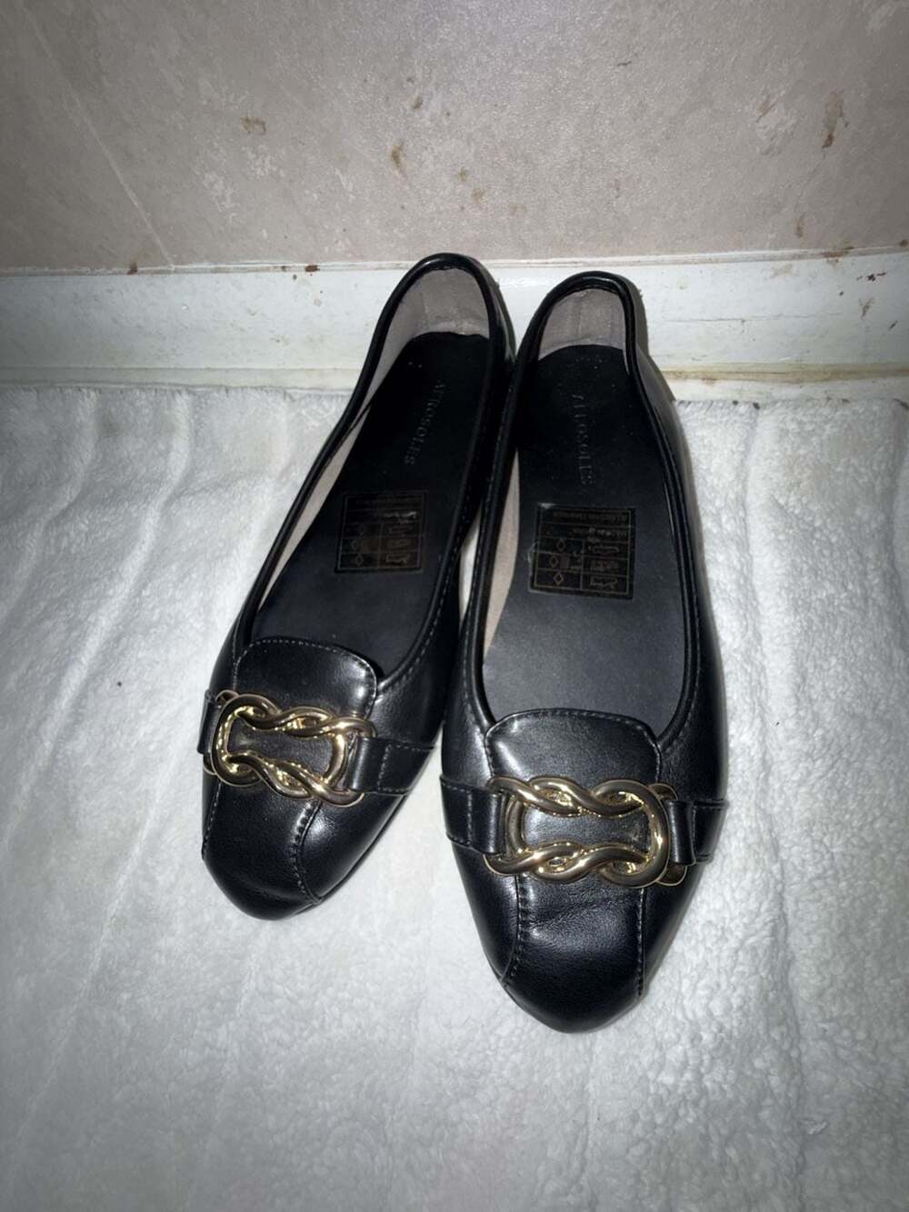 Aerosoles Big Bet Black Ballet Flats with Gold-Tone Chain Detail - Picture 2 of 8